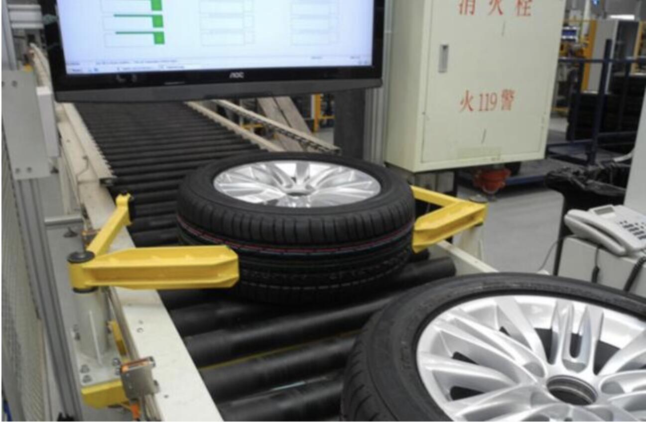 transportador de rodillos para neum&aacute;ticos