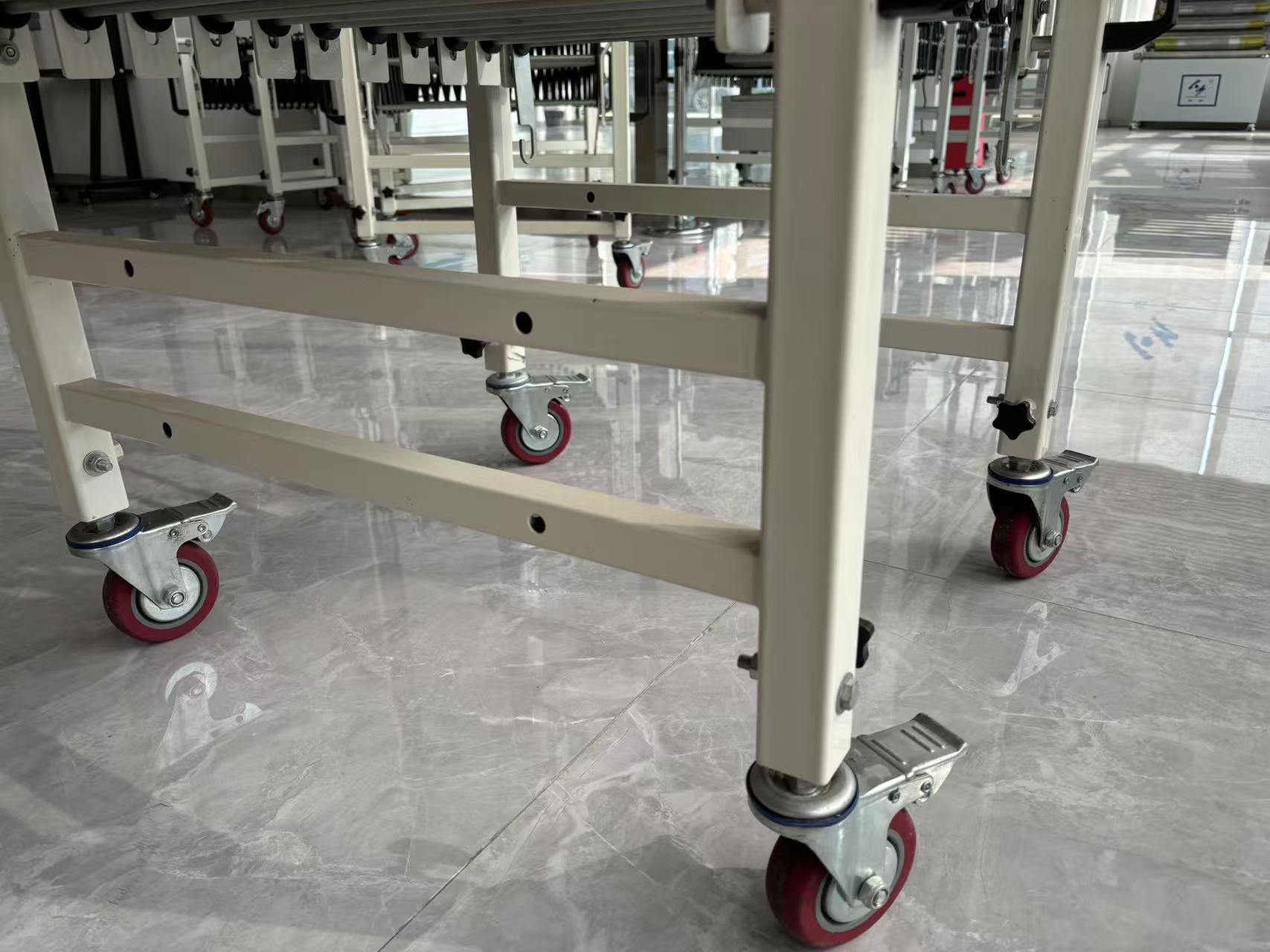 transportador de rodillos expandible flexible con castores