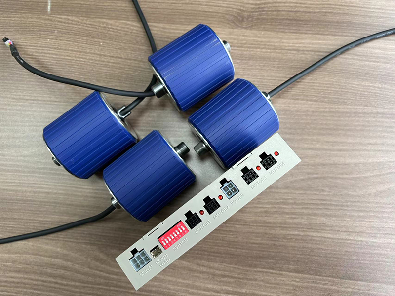 1 controlador conduce 4 rodillos